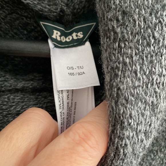 Roots Turtleneck Poncho - Picture 5 of 8